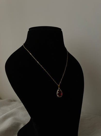 Scarlet Kiss Pendant